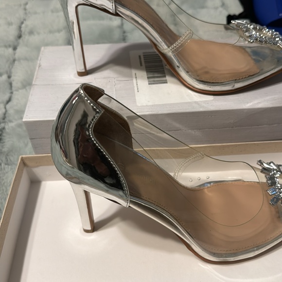 Clear with sliver design on the front - Picture 3 of 4